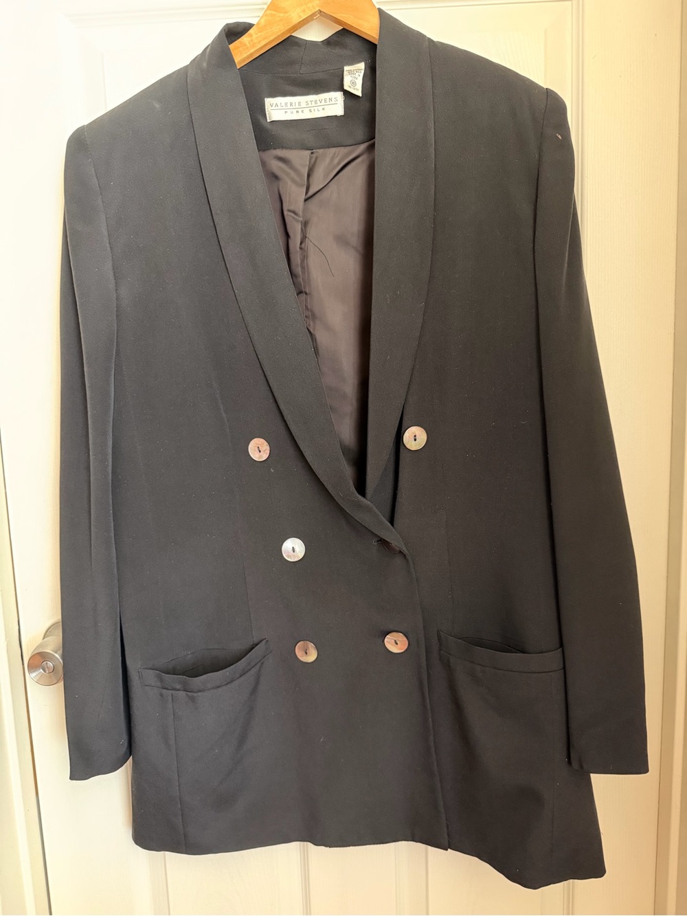 Valerie Stevens 💯% Silk Black Double
Breasted Shawl Collar Blazer S16 - Picture 3 of 11